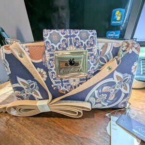 Gloria Vanderbilt Clutch
